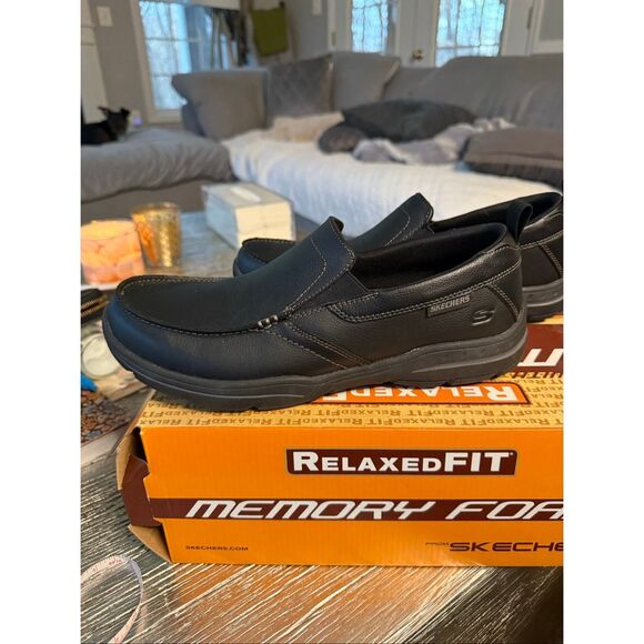 Skechers Harper Ford Black Memory Foam Loafers sz 9.5 NIB